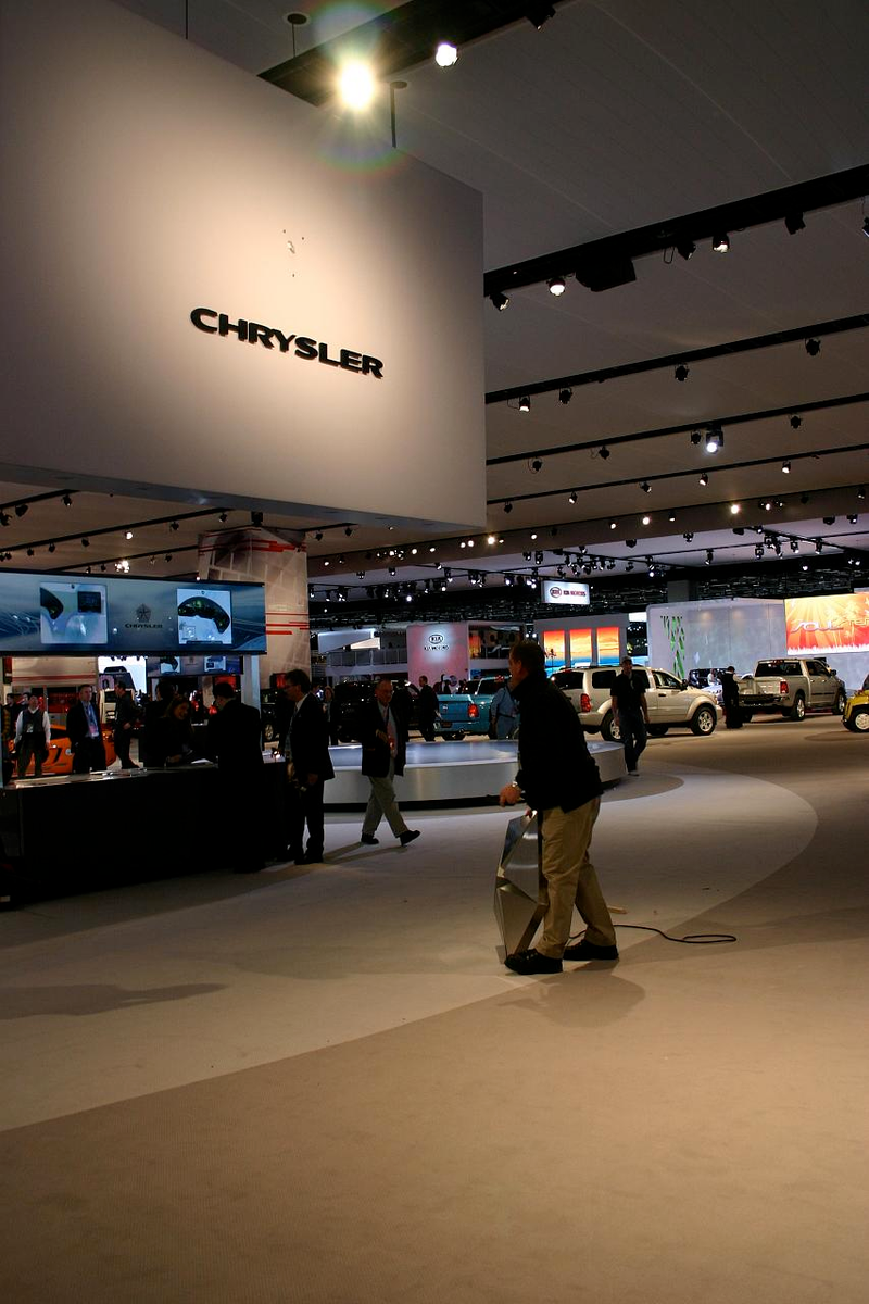 Illustration for article titled Chrysler Sign Almost Decapitates Detroit Auto Show-goer